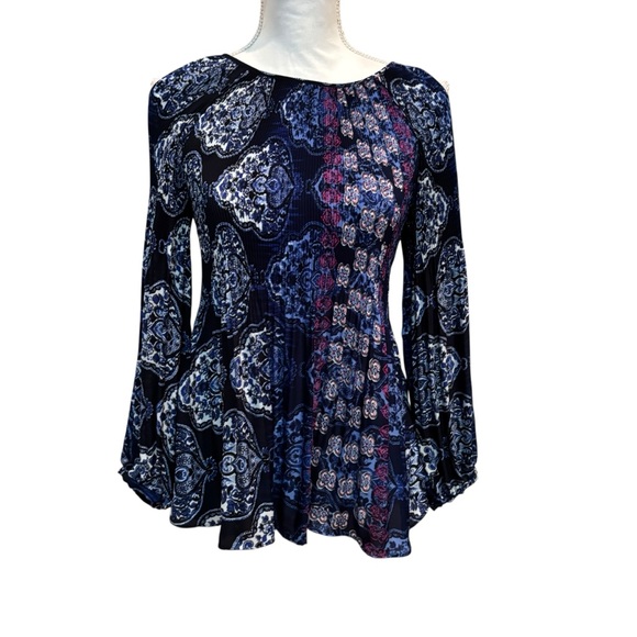 Melissa Paige Boho Accordian Pleated Top Size MP long sleeves cold shoulder - Picture 1 of 6